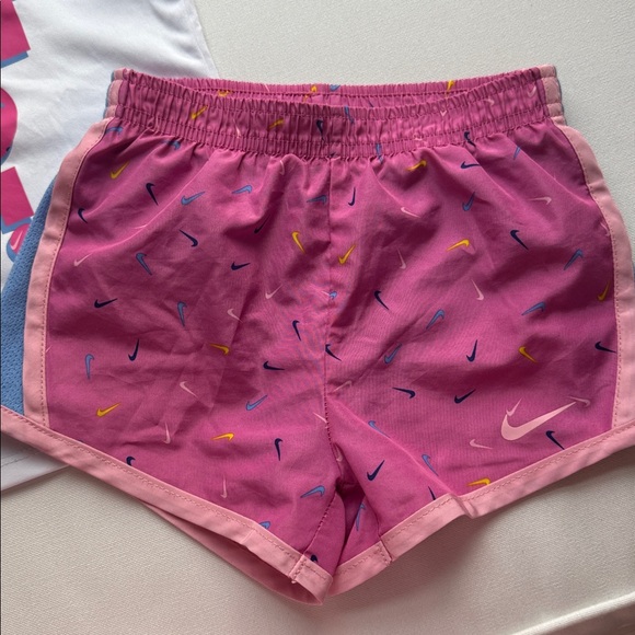 Nike girls 3T short sleeve shirt and shorts set - Picture 2 of 8